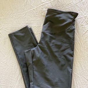 🍓NWOT YUMMIE faux leather leggings